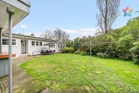 Photo of property in 15 Kennedy Grove, Stokes Valley, Lower Hutt, 5019