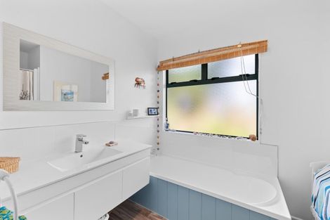 Photo of property in 12 Moir Point Road, Mangawhai Heads, Mangawhai, 0505