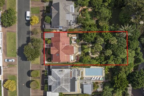 Photo of property in 24 Palmer Crescent, Mission Bay, Auckland, 1071