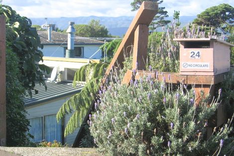 Photo of property in 24 Maungaraki Road, Korokoro, Lower Hutt, 5012