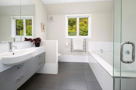 Photo of property in 14 Cavalry Close, Crofton Downs, Wellington, 6035