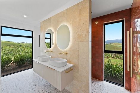 Photo of property in Tapuae, 26 Washer Road, Omata, New Plymouth, 4374