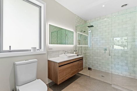 Photo of property in 5b Hobbs Road, Matakatia, Whangaparaoa, 0930