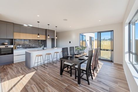 Photo of property in 11 Ropere Street, Kumeu, 0810