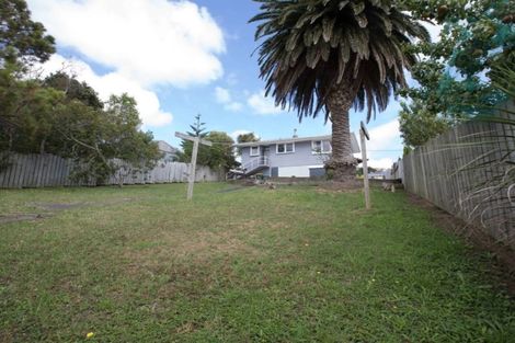 Photo of property in 124 Driver Crescent, Cannons Creek, Porirua, 5024