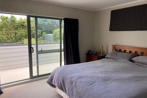 Photo of property in 28 Saunders Close, Whitby, Porirua, 5024