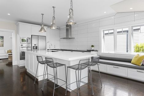 Photo of property in 35 Seaview Avenue, Northcote, Auckland, 0627