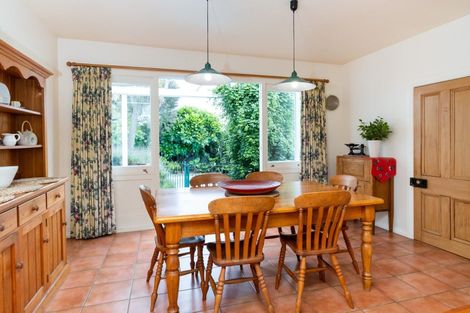 Photo of property in 14 Elizabeth Road, Bluff Hill, Napier, 4110