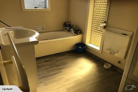 Photo of property in 10 Black Rock Road, Newlands, Wellington, 6037