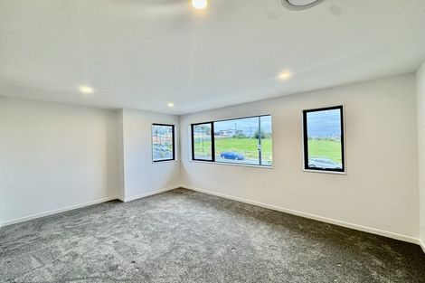 Photo of property in 23 Kerekin Drive, Oteha, Auckland, 0632