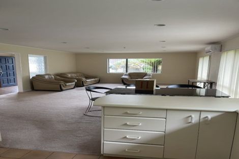 Photo of property in 2/212 Te Atatu Road, Te Atatu South, Auckland, 0610