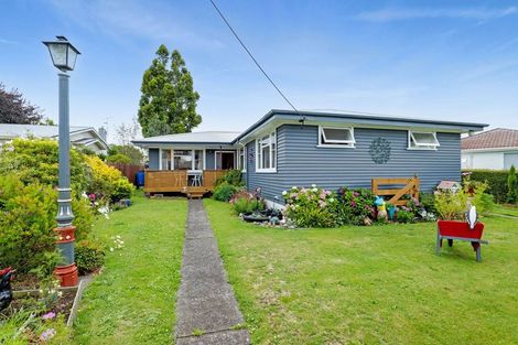 Photo of property in 16 Graham Street, Eltham, 4322