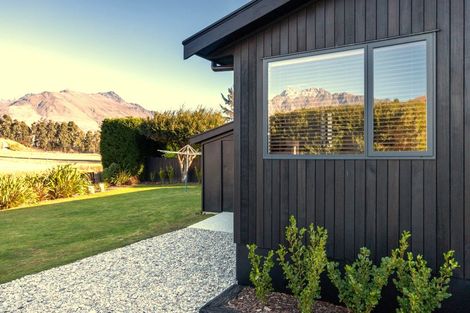 Photo of property in 65 Oregon Drive, Kelvin Heights, Queenstown, 9300