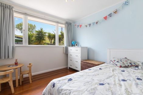 Photo of property in 19 Kelwyn Road, Kelston, Auckland, 0602