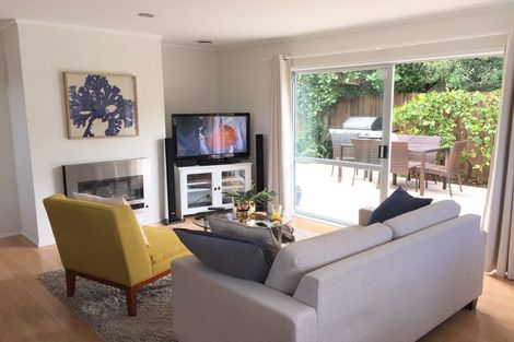 Photo of property in 8 Cottam Grove, Northcross, Auckland, 0632