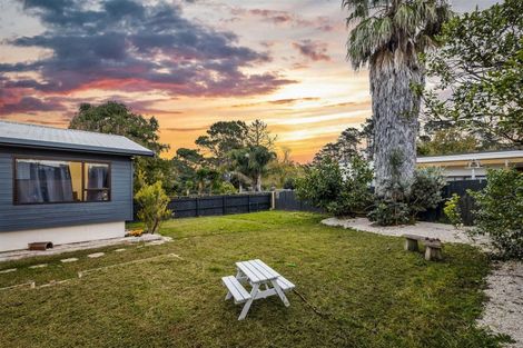 Photo of property in 13 Moxham Grove, Massey, Auckland, 0614