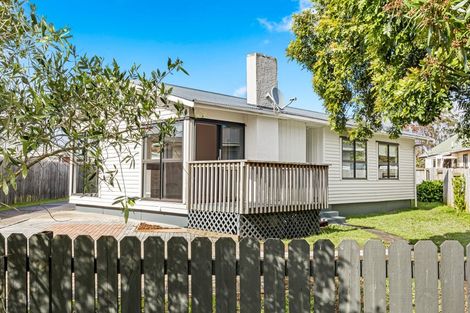 Photo of property in 123 Riverpark Crescent, Henderson, Auckland, 0610