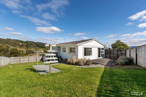 Photo of property in 118 Norana Road, Timberlea, Upper Hutt, 5018