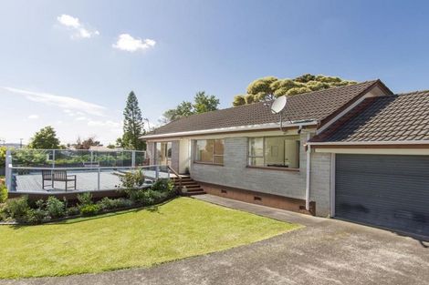 Photo of property in 2/3 Cezanne Place, New Lynn, Auckland, 0600