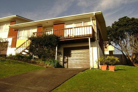 Photo of property in 2/2 Cheval Drive, Totara Vale, Auckland, 0629