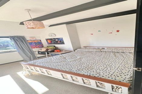 Photo of property in 2/19 Challen Close, Conifer Grove, Takanini, 2112