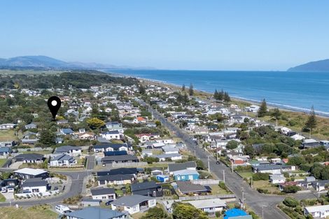Photo of property in 14b Toi Street, Otaki Beach, Otaki, 5512