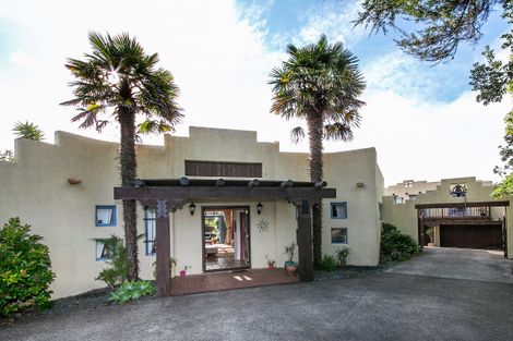 Photo of property in 9 Laingrange Place, Laingholm, Auckland, 0604