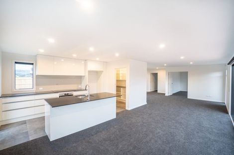 Photo of property in 77 Johnstone Drive, Fitzherbert, Palmerston North, 4410