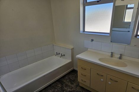 Photo of property in 4 Oakland Street, Northcote, Christchurch, 8052