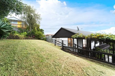 Photo of property in 2/28 Exeter Place, Unsworth Heights, Auckland, 0632