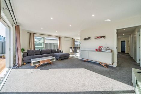 Photo of property in 32 Castletown Street, Wallaceville, Upper Hutt, 5018