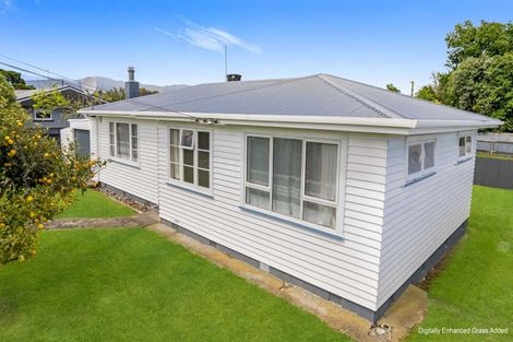 Photo of property in 15 Mako Mako Road, Levin, 5510