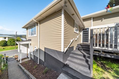 Photo of property in 21 Franklyn Road, Tawa, Wellington, 5028