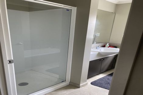 Photo of property in 4 Vicente Place, Oteha, Auckland, 0632