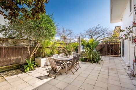 Photo of property in 2/41 Merani Street, Narrow Neck, Auckland, 0622