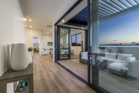 Photo of property in 7/14 Tamariki Avenue, Orewa, 0931