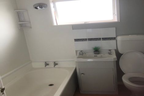 Photo of property in 2/13 Dakota Avenue, Beach Haven, Auckland, 0626