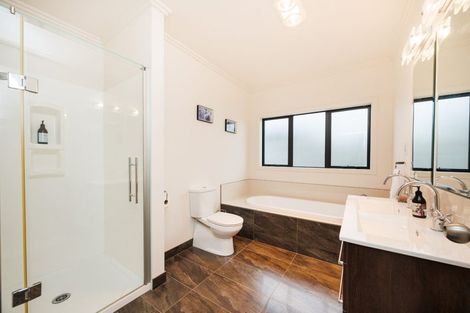 Photo of property in 7 Vaucluse Heights, Fitzherbert, Palmerston North, 4410