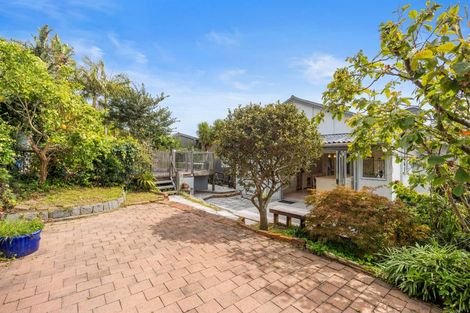 Photo of property in 1/22 Sandown Road, Rothesay Bay, Auckland, 0630