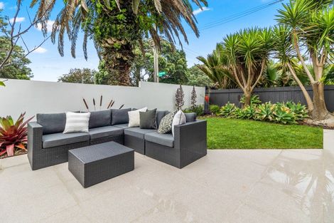 Photo of property in 1/22 Tiri Road, Milford, Auckland, 0620