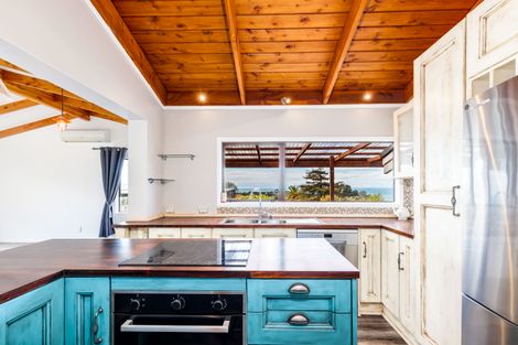 Photo of property in 70 Wade River Road, Stanmore Bay, Whangaparaoa, 0932