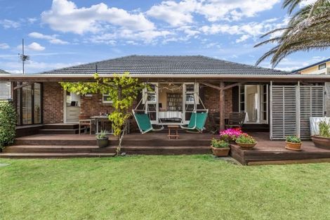 Photo of property in 82 Sylvan Avenue, Northcote, Auckland, 0627