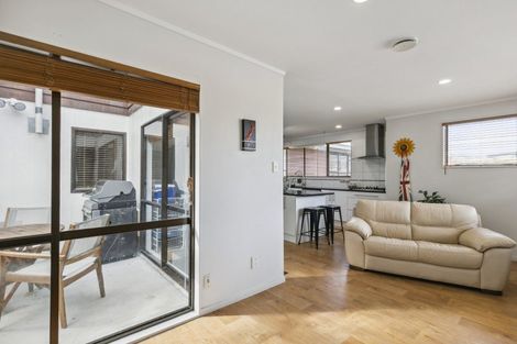 Photo of property in 12 Cullen Place, Tawa, Wellington, 5028