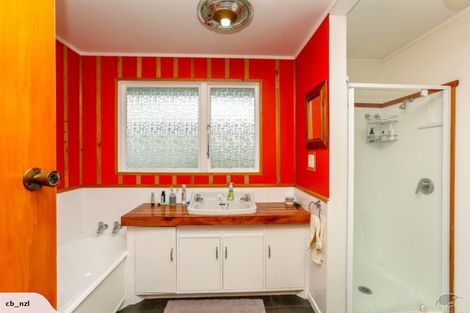 Photo of property in 25 Manu Crescent, Upper Vogeltown, New Plymouth, 4310