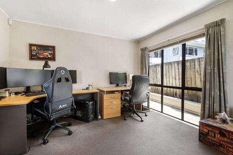 Photo of property in 20 Ronald Macken Place, Windsor Park, Auckland, 0632