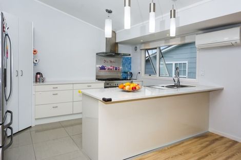 Photo of property in 71 Ravenwood Drive, Forrest Hill, Auckland, 0620