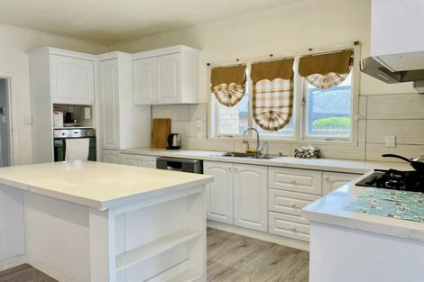 Photo of property in 48 Clevedon Road, Papakura, 2110