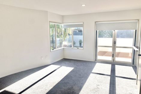 Photo of property in 31 Churchill Road, Murrays Bay, Auckland, 0630