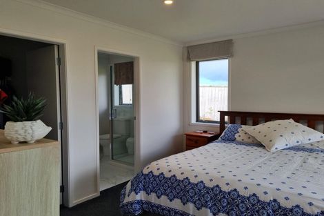 Photo of property in 28 Kitemaunga Avenue, One Tree Point, 0118