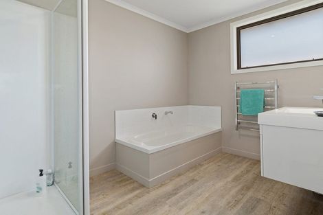 Photo of property in 42 Harding Drive, Papamoa Beach, Papamoa, 3118